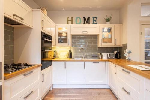 St Bees Apartamento | Hampton Manor House - 9 Bedrooms