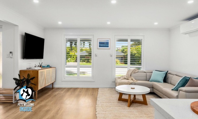 Encounter Bay Casa | Hampton's Style Holiday Retreat - close to the beach!