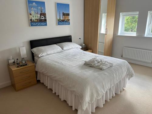 Peterborough Casa | Hampton Vale, Peterborough Lakeside Large Double bedroom with own bathroom