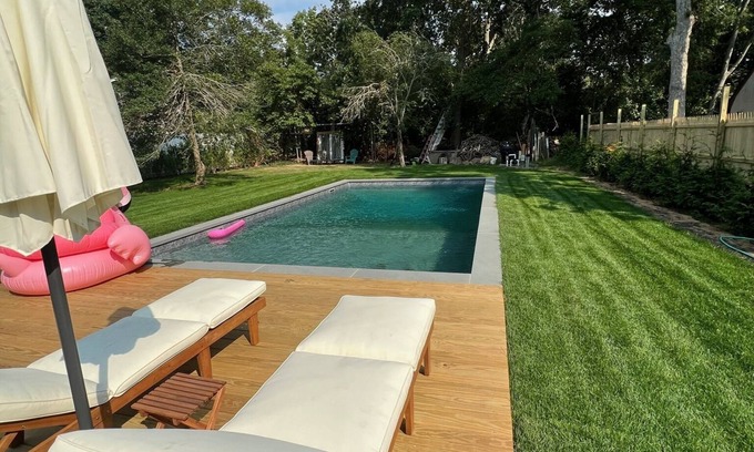Hampton Bays Casa | Hamptons 2 bedroom with heated pool