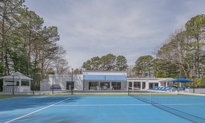 East Quogue Casa | Hamptons getaway - 15 min from Shinnecock Hills, Tennis court, hot tub and pool