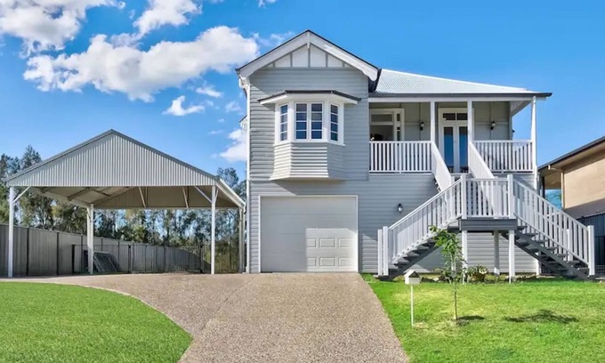Burrum Heads Casa | Hamptons House Walking Distance to the Beach - CoastHM