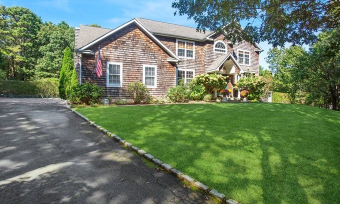 East Quogue Casa | Hamptons Summer Rental - secluded pool + 5 minutes to beach