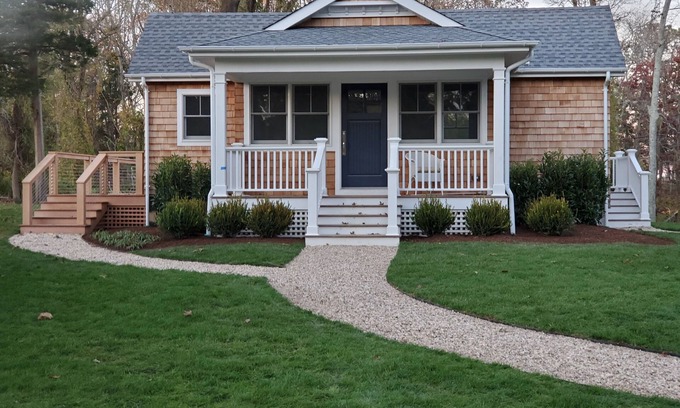 Hampton Bays Casa | Hamptons Waterview Custom Home with Designer Finishes
