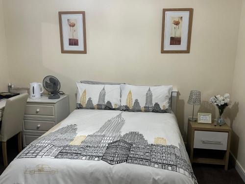 Stonnall Casa | HAMS REST PLACE - Strictly Only ONE GUEST ALLOWED IN ONE ROOM A SECOND ACCOMPANYING PERSON WILL NOT BE ALLOWED INTO THE PROPERTY