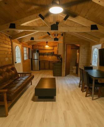 Ashley Oaks Apartamento | Hana Cabin sleeps 5 near Windrock general store