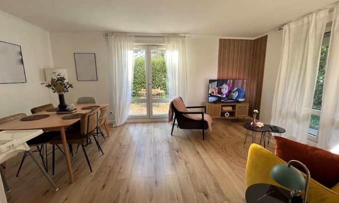 Montigny-le-Bretonneux Apartamento | Hana Home 4 personnes jardin privatif business&family