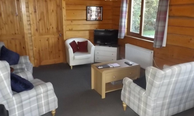 Offenham Cabina | Hand built log cabin at Avonvale Holiday Lodges