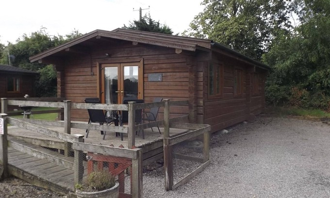 Offenham Cabina | Hand built log cabin at Avonvale Holiday Lodges