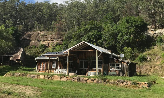 St. Albans Otro | Hecho a mano Bush Cottage en un valle aislado