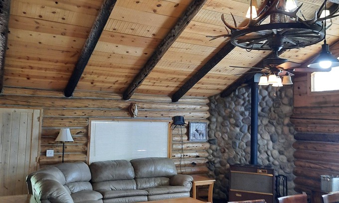 Questa Cabina | Cabaña de madera hecha a mano, a minutos de tu aventura al aire libre
