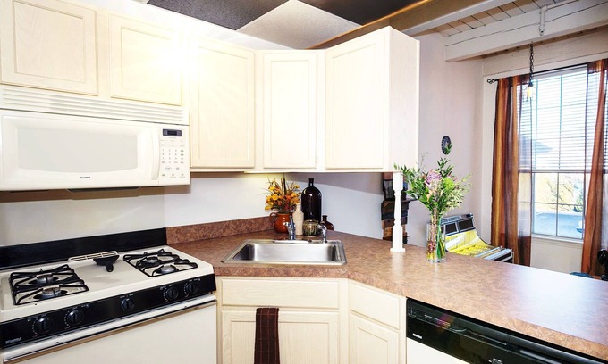 Royersford Condominio | ¡Máquina del tiempo artesanal 2BR!