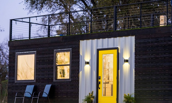 Waco Apartamento | Unique Container Home with Rooftop Deck