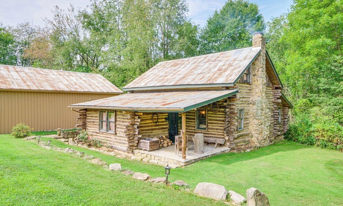 Paris Cabina | Handcrafted Log Cabin on 3 Acres: 14 Mi to Canton