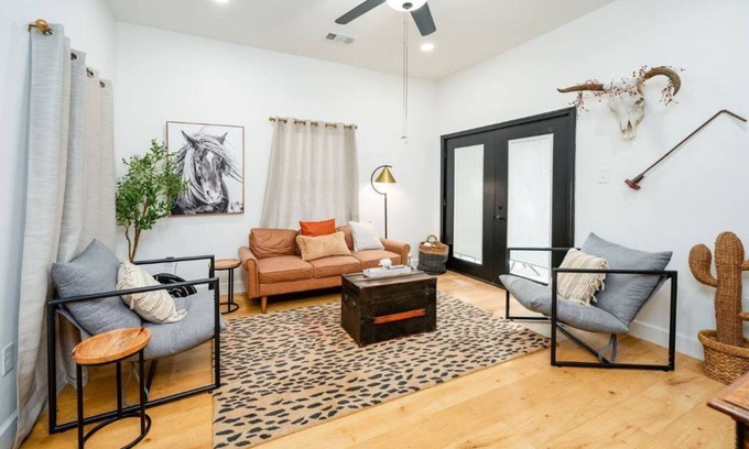 Brenham Casa | Handsome Charmer Downtown!