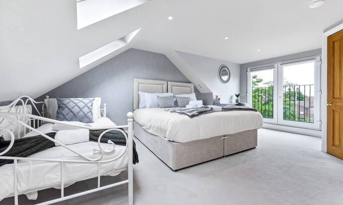 Seven Sisters Casa | Handsome Family Home | Peaceful, Next to Park