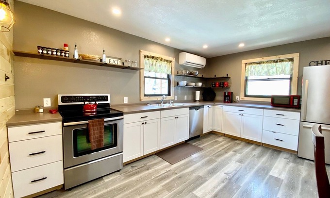 Rockwood Casa | Red Door Lodge
