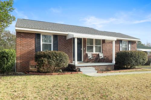 Rosewood Casa | Hangout by firepit near USC with PET