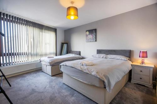 Hanham Apartamento | Hanham Rd Central Location Long Stay Sleeps 9 by ShortStayUK