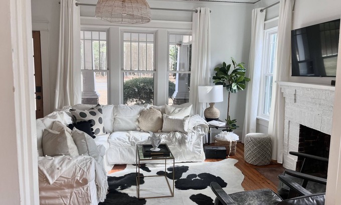 Raleigh Otro | Hanks Farm 🖤- Sleeps 5, 1930s farm 1.5 acres ,Charming Cozy ,Events, Pets ok