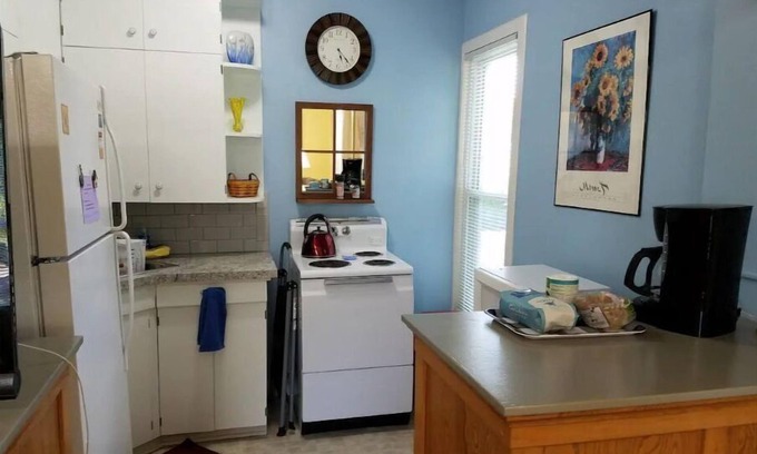 Topeka Apartamento | Hannah's Haven - Private Apartment, Separate Entrance & Off Street Parking