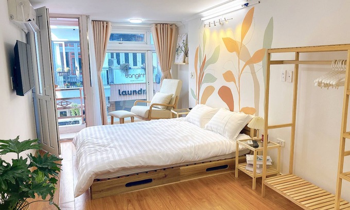 Hang Bo Apartamento | Bat Su House - Central location studio with Big window & balcony