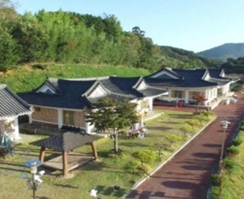 Jangseong Casa | Hanok Stay Daldojimaeul Pension