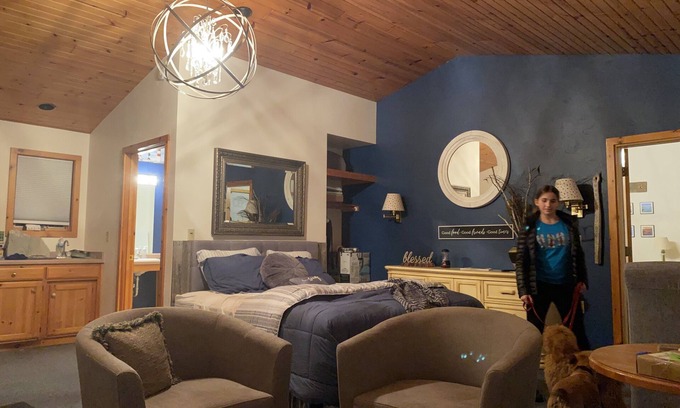 Sturgeon Bay Cabaña | Hansen's Bay Cottage, 300 ft Shoreline Studio/Kitchenette Sleeps 4 - Door County