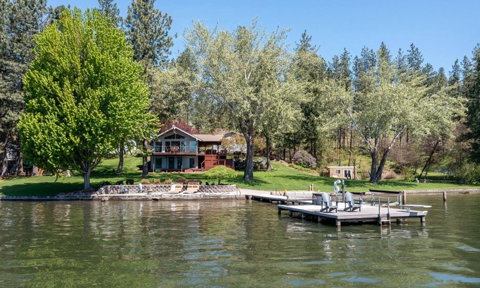 Nine Mile Falls Cabina | Hanson House on Long Lake - Pickleball - Private - BEST for family's -Lake Front