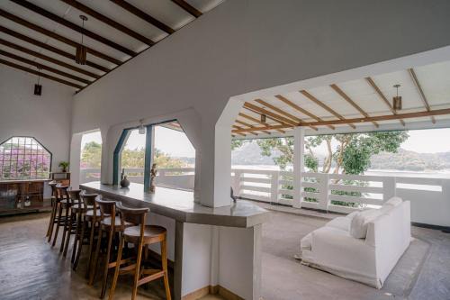Karalliyadda Casa | Hanthanapitiya Walawwa - The Lakeview Bunglow
