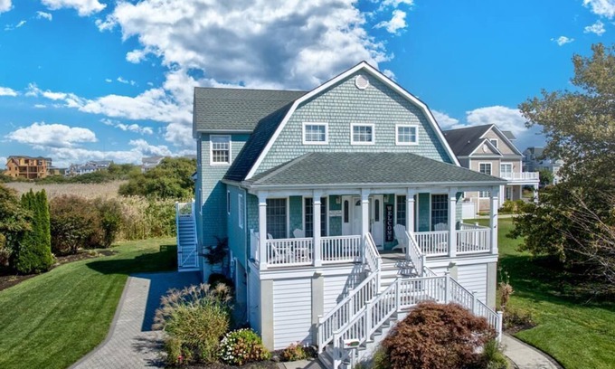 Admiral Estates Casa | HAPPILY EVER AFTER BEACH HOUSE