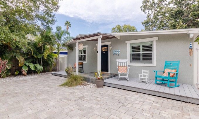 Crystal Beach Cabaña | Happy Camper Cottage - Cozy Oasis with Outdoor Hot Tub - No Cleaning Fee