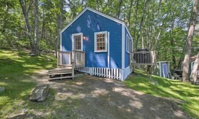 Edgecomb Cabaña | Happy Cottage Near Everything 11