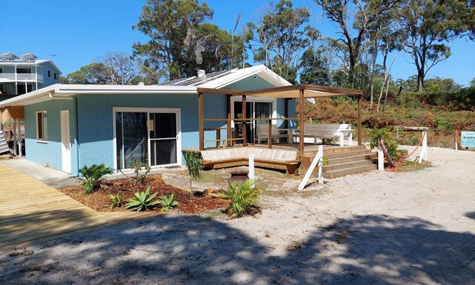 Brisbane Waterfront Casa | Happy Days On The Beach at Bulwer
