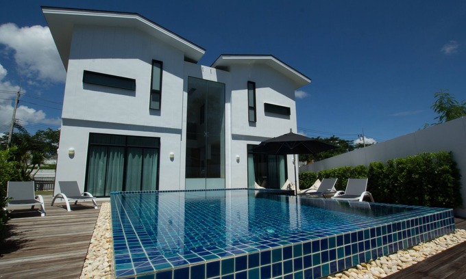 Chalong Villa | Happy Family Villa