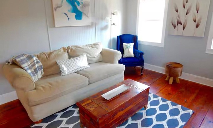Biglerville Otro | Happy Hen Loft minutes from Gettysburg sleeps 8