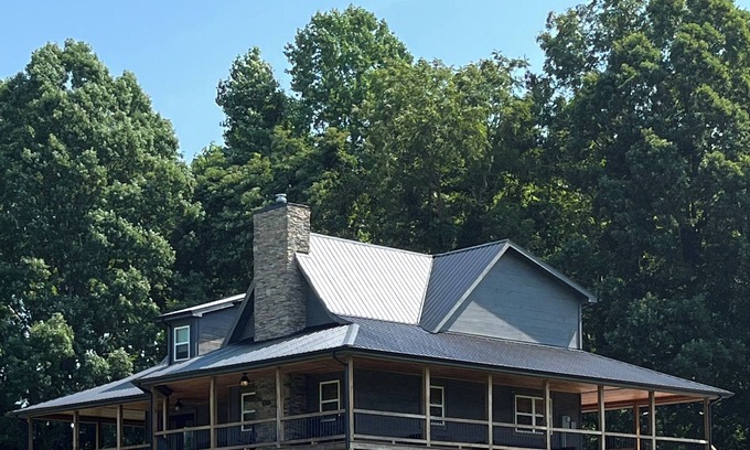 Burkesville Cabina | Happy Hollow Hide Away Near Dale Hollow New Cabin sleeps up to 20 with hot tub