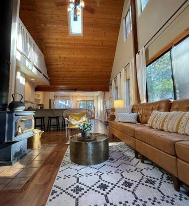 Arnold Chalet De Esquí | Happy Lake Chalet