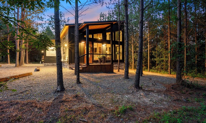 Pickens Cabina | Happy Moon / Couples Cabin Nestled in the Woods
