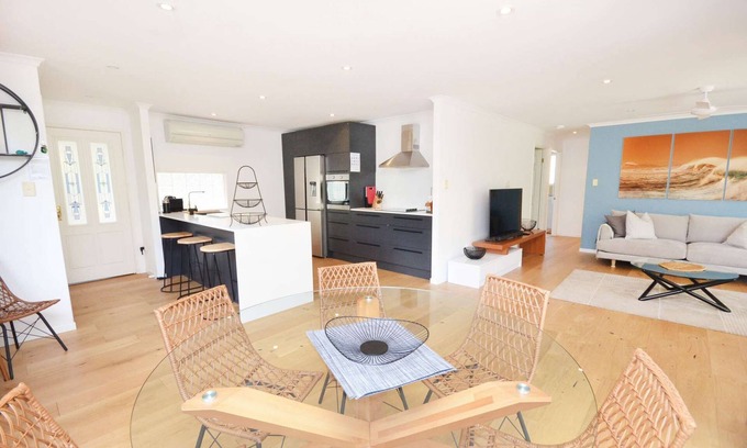 Avoca Beach Casa | "Happy Ours" - Walking Distance to Shops & Beach