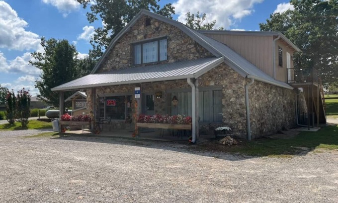 Hartshorn Casa | Happy Pappys - Store Cabin