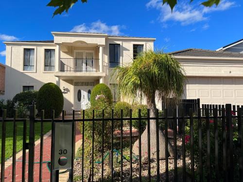 Taylors Lakes Casa | Happy Post - New