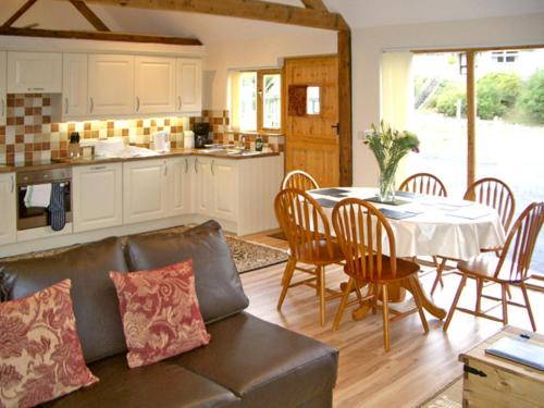 Abbey-Cwmhir Casa | Happy Union Stables