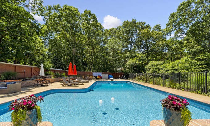 Center Moriches Casa | Haptons secluded huge 4 bedroom paradise!