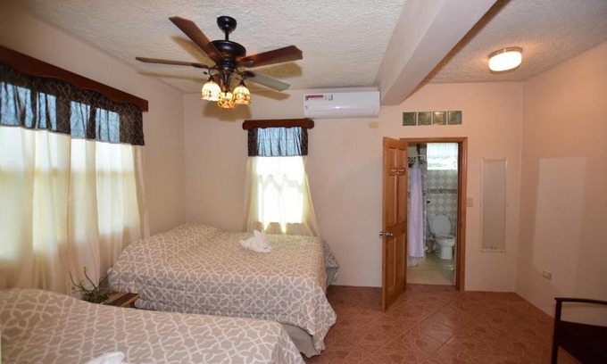 Hopkins Casa | Harada Inn and Suites