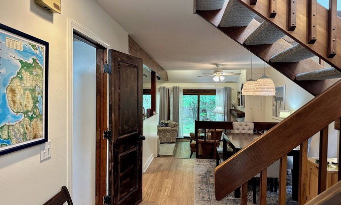 Harbor Springs Condominio | Harbor Cove #64 Sandy Beach - Close to Skiing!