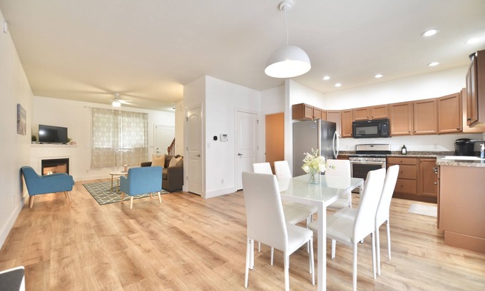 Benton Harbor Casa | Harbor Escape- Minutes to beaches, Arts District, Harbor Shores & St Joseph