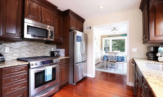 Fox Lake Casa | Harbor Hideout 4/3 Waterfront w/ Wet Bar and Hot Tub