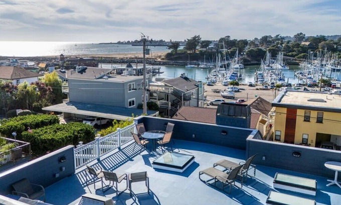 Eastside Santa Cruz Casa | Harbor Home - 2 blocks from the beach!