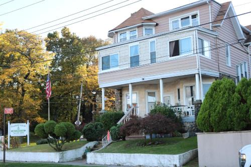 Rosebank Cama Y Desayuno | Harbor House Bed and Breakfast